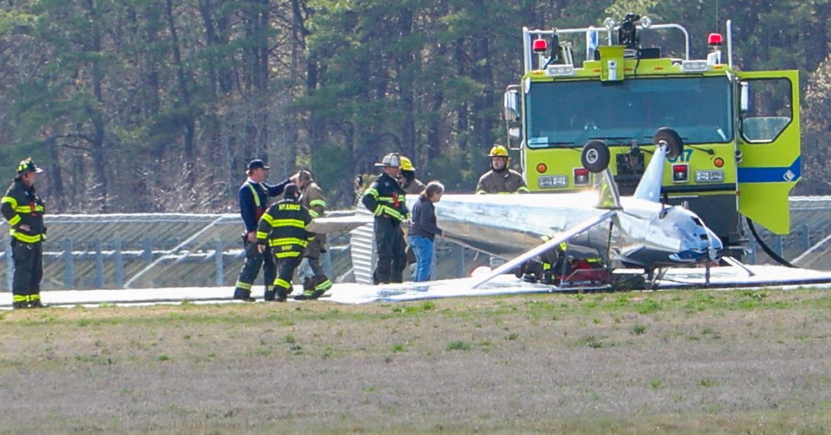WATCH *** Single-Engine Plane Crash at Cape Cod Gateway Airport ...
